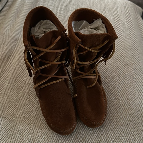 New Minnetonka suede booties - Picture 2 of 7